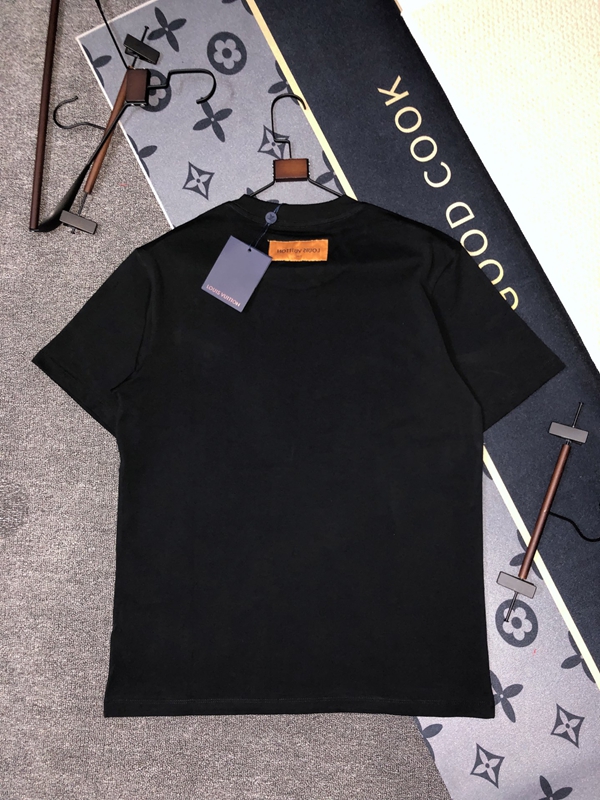 ブランドTシャツ全体デザイン